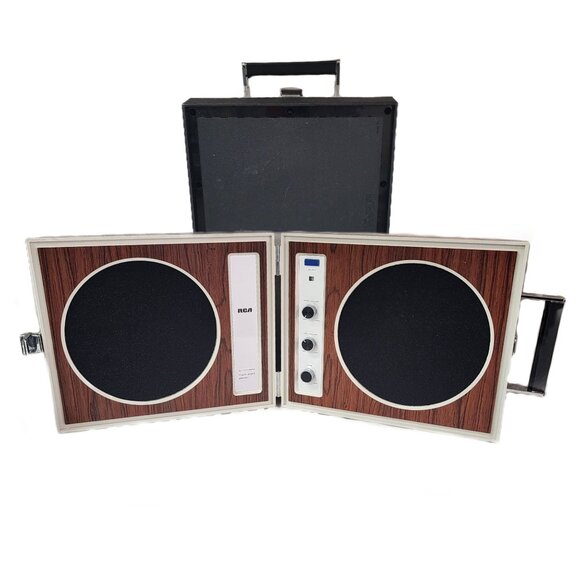RCA YZD 589 Vintage 8 Track Stereo MobilePlayer Speaker Case FOR PARTS READ